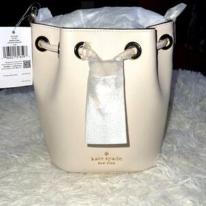 ♠️ Kate Spade Rosie Mini Bucket Parchment ♠️